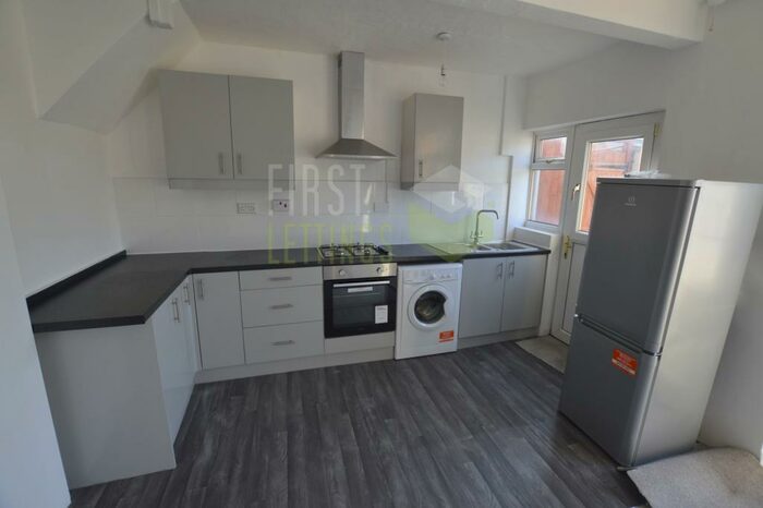 3 Bedroom Terraced House To Rent In Saffron Lane, Leicester, LE2