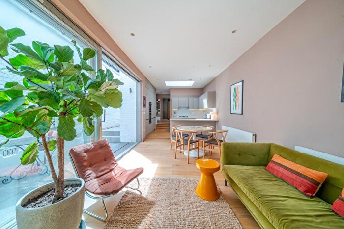 2 Bedroom End Of Terrace House For Sale In Hillfield Mews, London, N8