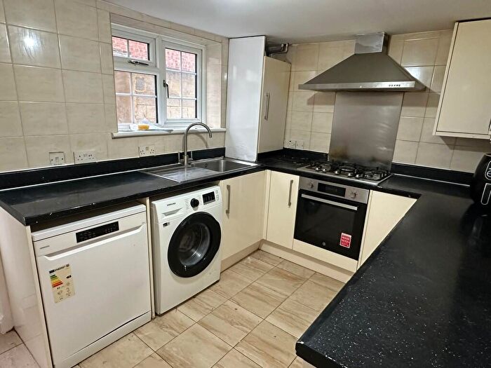 5 Bedroom Semi-Detached House To Rent In Stoke Poges Lane, Slough, Berkshire, SL1