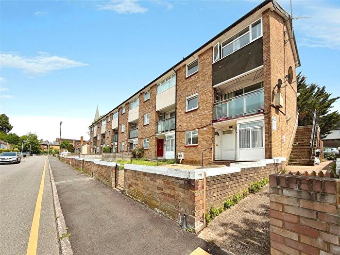 2 Bedroom Flat For Sale In Nursery Waye, Uxbridge, Middlesex, UB8