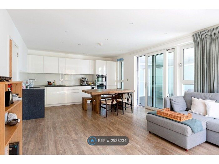 2 Bedroom Flat To Rent In Collet House, London, SW8