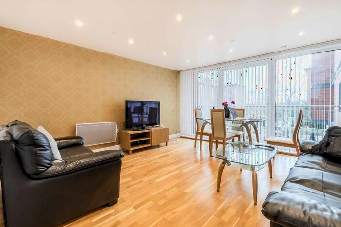 2 Bedroom Flat To Rent In Holland Gardens, Brentford, TW8