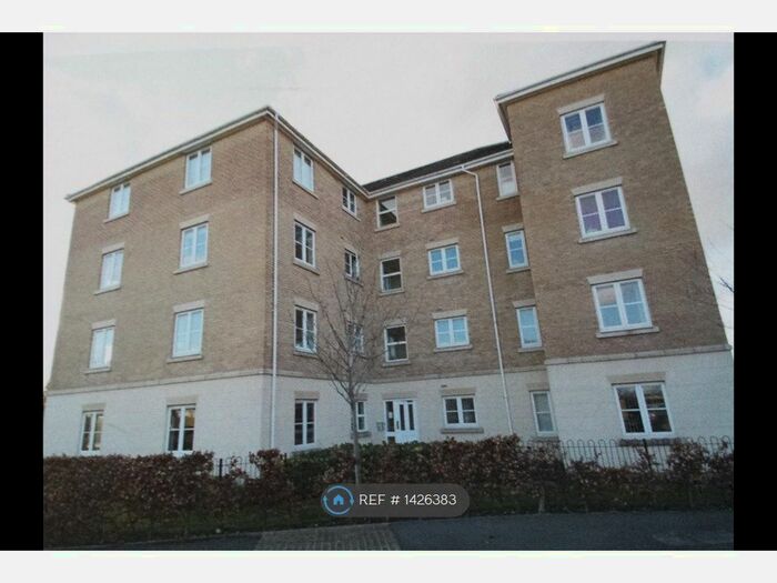 2 Bedroom Flat To Rent In Oakley Pk, Swindon, Wilts, SN3
