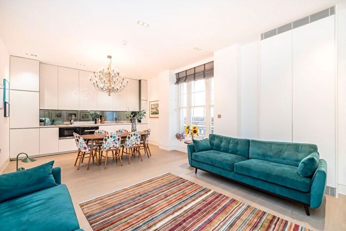2 Bedroom Flat For Sale In Warwick Court, Chancery Lane, WC1R