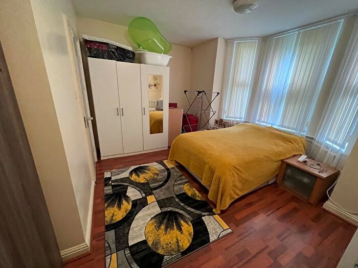 Block Of Flats To Rent In St Michaels Lane, Leeds, LS6