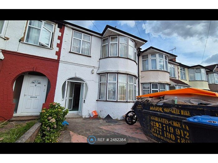 2 Bedroom Flat To Rent In Grosvenor Crescent, London, NW9