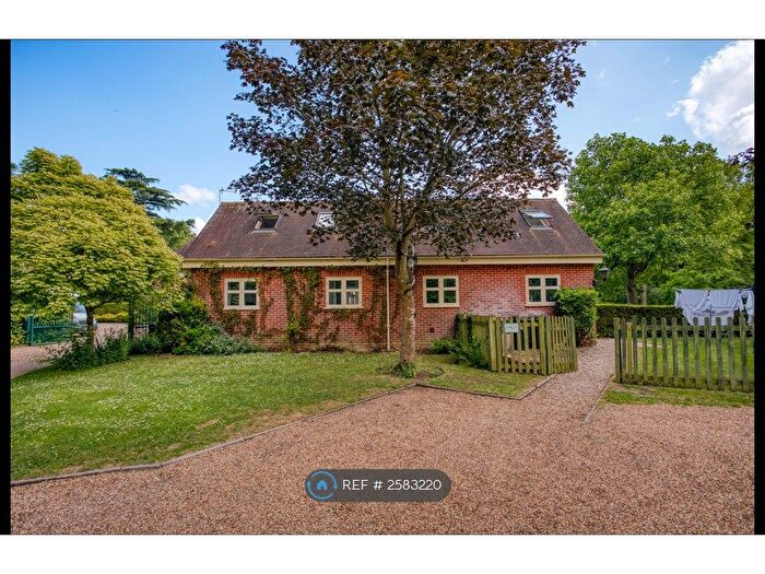 3 Bedroom Semi-detached House To Rent In Church Road, Billericay, CM11