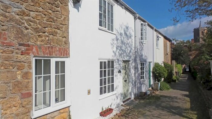 2 Bedroom Property To Rent In George Lane, South Petherton, TA13