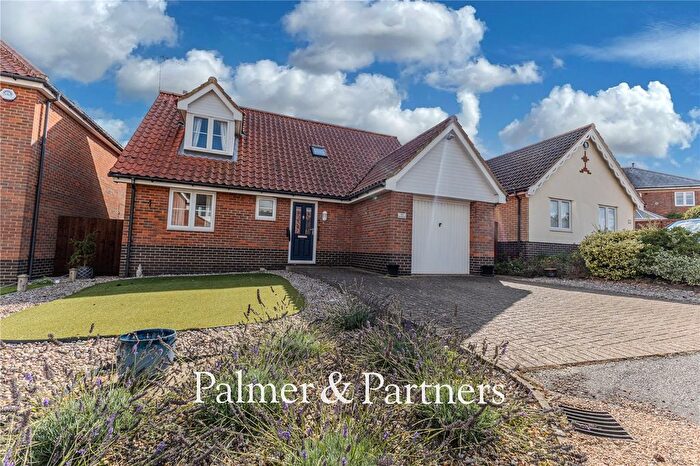 2 Bedroom Detached House For Sale In Foxwood Crescent, Rushmere St. Andrew, Ipswich, Suffolk, IP4