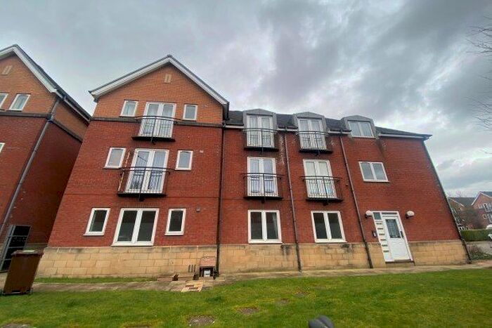 3 Bedroom Flat To Rent In Halliard Court, Cardiff, CF10