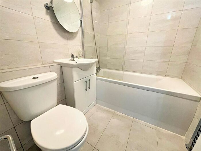 1 Bedroom Flat To Rent In Churchfields, South Woodford, London, E18