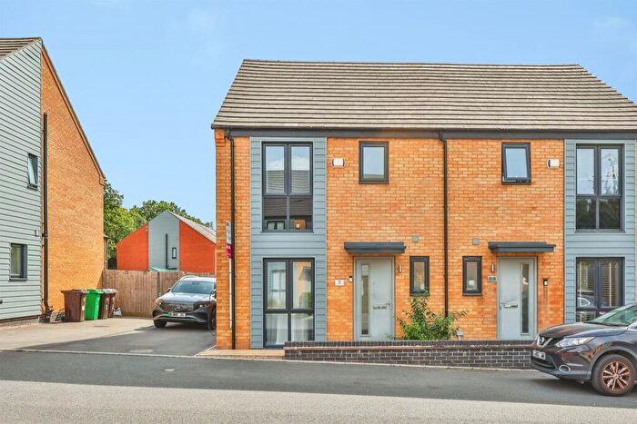 3 Bedroom Semi Detached House For Sale In Headstocks Close, Nottingham, NG6