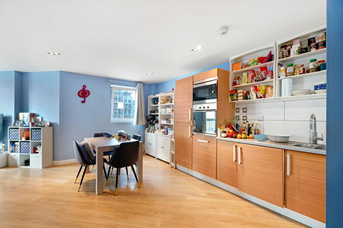 1 Bedroom Flat For Sale In City Tower, Limeharbour, London, E14