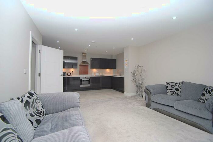 2 Bedroom Flat To Rent In Victoria Avenue, Southend-On-Sea, SS2