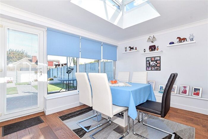 2 Bedroom Chalet For Sale In Flaxman Drive, Maidstone, Kent, ME16