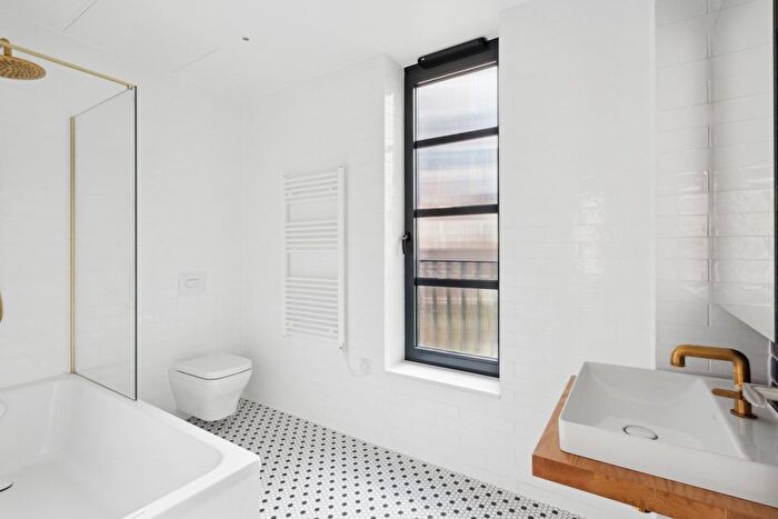 2 Bedroom Flat For Sale In Goodluck Hope, Orchard Place, E14