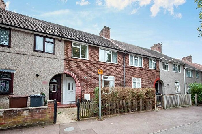 3 Bedroom Terraced House To Rent In Dagenham Avenue, Dagenham, RM9