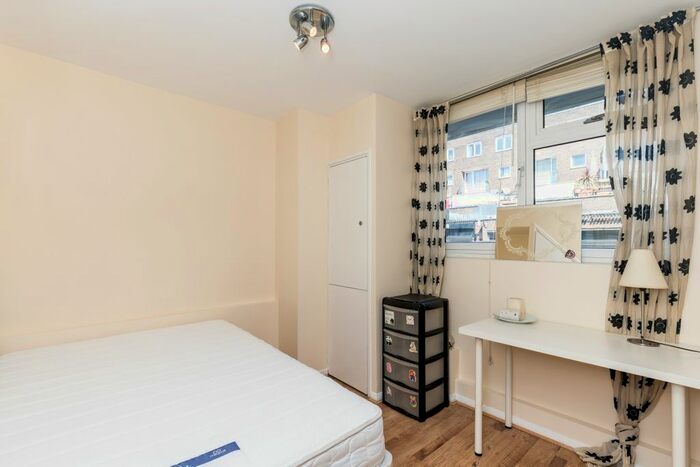 3 Bedroom Flat To Rent In Perryn Road, London, SE16