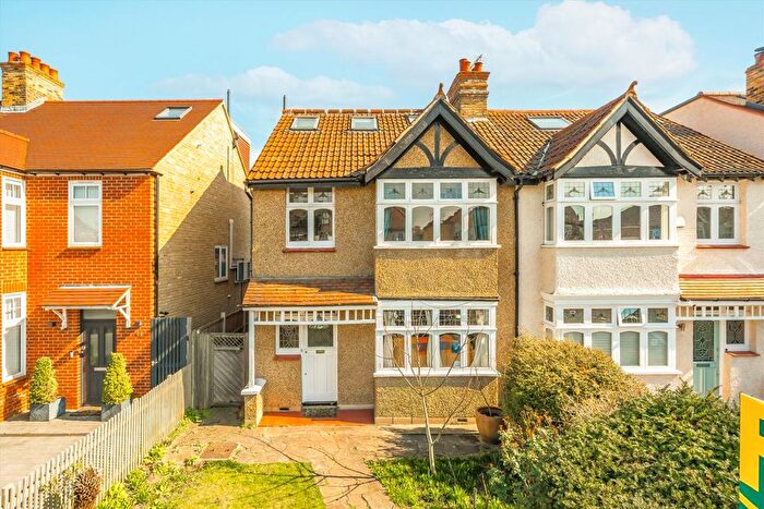 4 Bedroom Property To Rent In Poplar Road, London, SW19