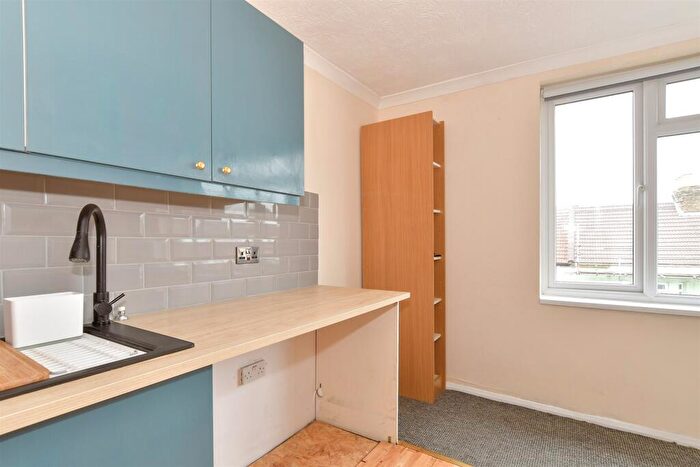 1 Bedroom Flat For Sale In Alma Road, Sheerness, Kent, ME12