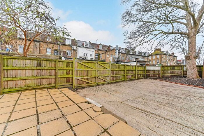 2 Bedroom Flat To Rent In Alexandra Road, Croydon, CR0