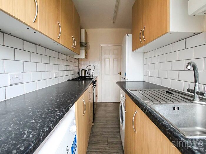 2 Bedroom Flat To Rent In Livingston Road, Southall, Middlesex, UB1