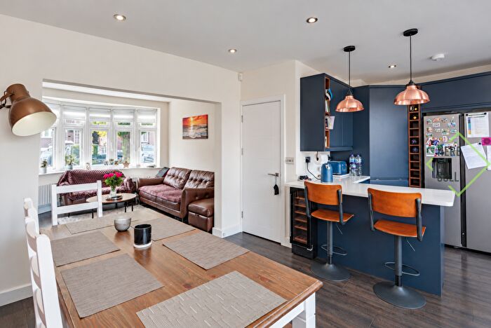 4 Bedroom Terraced House For Sale In Woodfield Drive, East Barnet, Barnet, Greater London, EN4