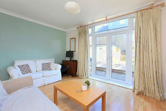 1 Bedroom Flat To Rent In Clapham Road, Clapham, SW9