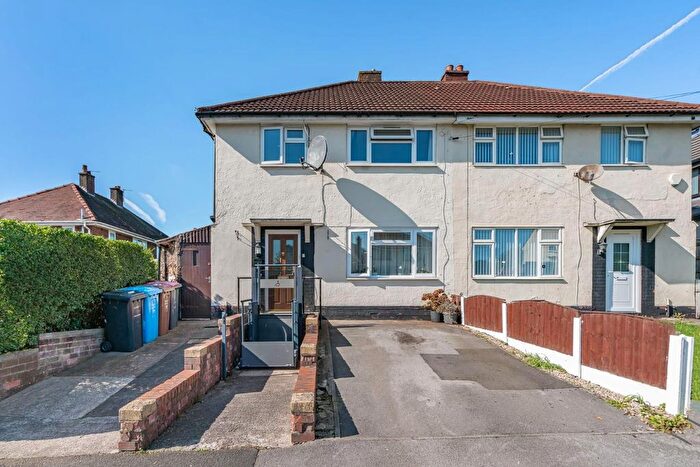 4 Bedroom Semi-Detached House For Sale In Kirkstone Avenue, Worsley, Manchester, M28
