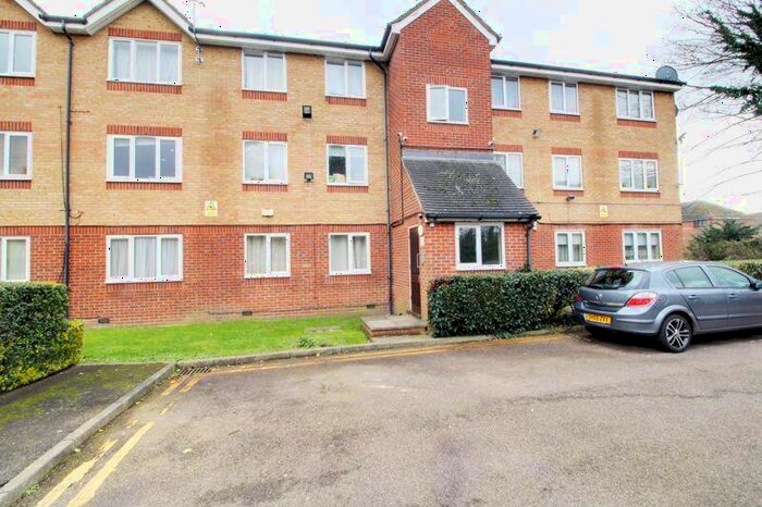 2 Bedroom Flat To Rent In Pycroft Way, London, N9