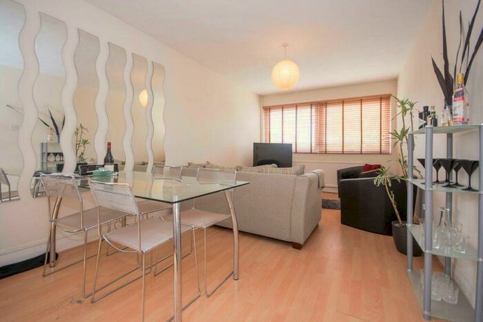 2 Bedroom Apartment To Rent In Park South, Battersea, SW11