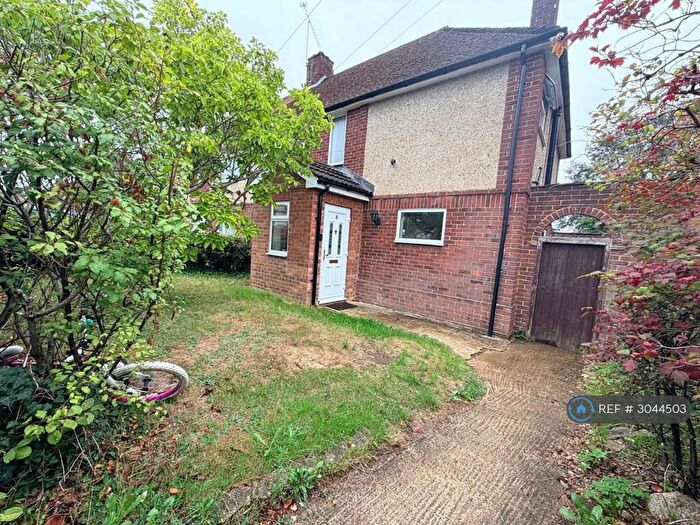 3 Bedroom Semi-Detached House To Rent In Knights Way, Reading, RG4
