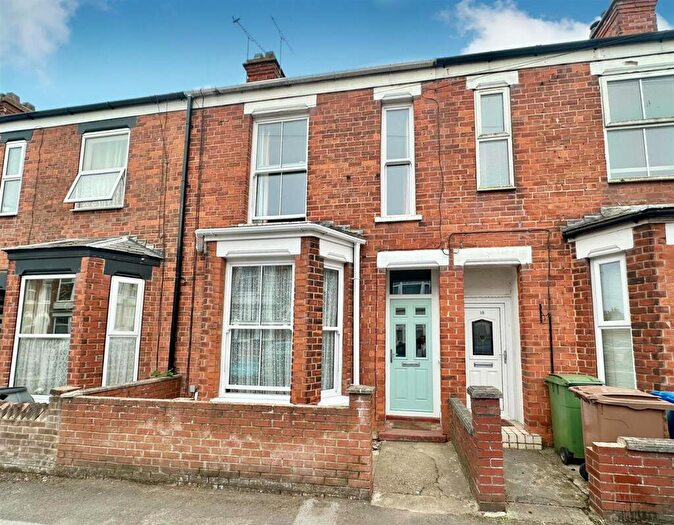 2 Bedroom Terraced House For Sale In Clifford Street, Hornsea, HU18