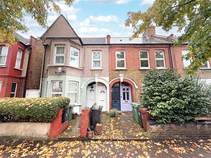 2 Bedroom Flat To Rent In Bloxhall Road, Leyton, E10