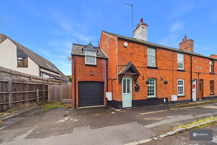 4 Bedroom Cottage For Sale In Main Street, Tingewick, MK18
