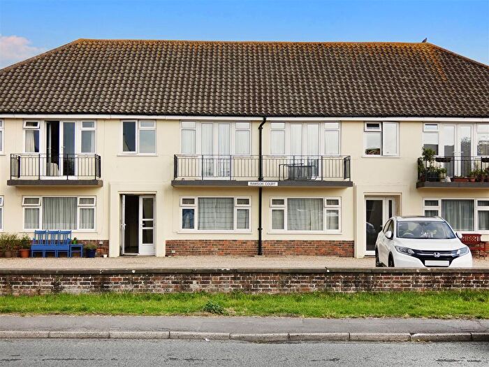 2 Bedroom Flat To Rent In Sea Lane, Rustington, BN16