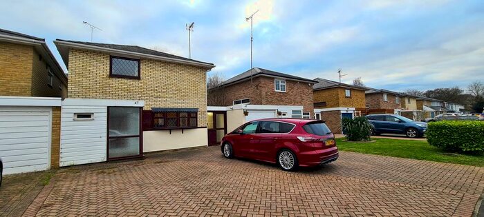 3 Bedroom Link Detached House To Rent In Botelers, Basildon SS16