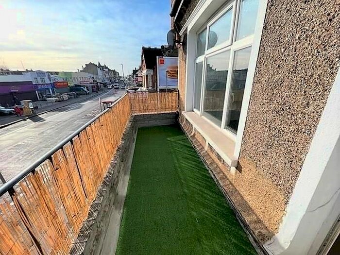 2 Bedroom End Of Terrace House To Rent In Mitcham Road, London, SW17