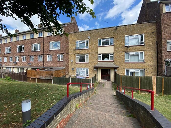 3 Bedroom Flat To Rent In Park Place, Gravesend, DA12