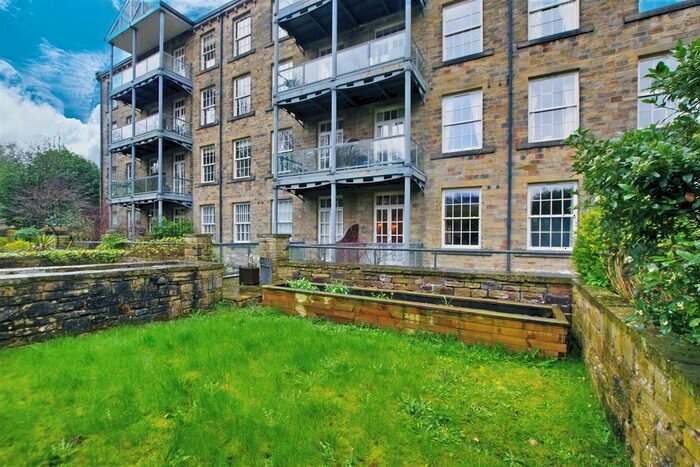 2 Bedroom Flat For Sale In Beestonley Lane, Barkisland, Halifax, HX4