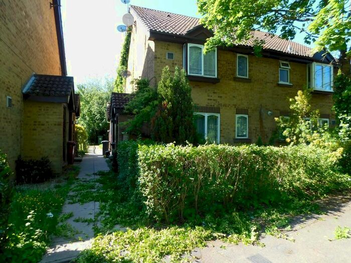 1 Bedroom End Of Terrace House To Rent In Albany Park, Colnbrook, SL3