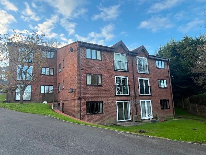 2 Bedroom Flat To Rent In Woodmill Lane, Southampton, SO18