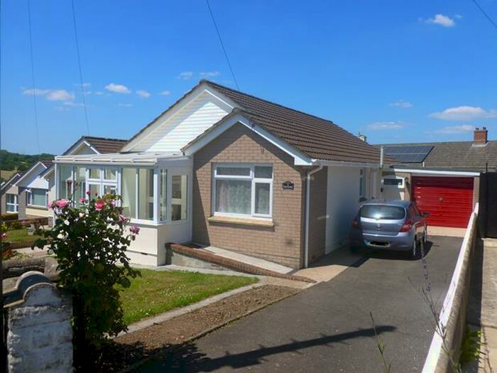 2 Bedroom Bungalow To Rent In Westcroft Road, Holsworthy, EX22