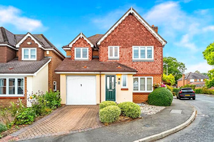 4 Bedroom Detached House For Sale In Harts Grove, Woodford Green, IG8
