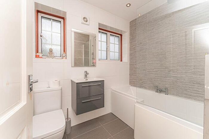 3 Bedroom Terraced House For Sale In Goat Lane, Enfield, EN1