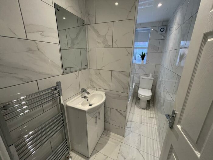 6 Bedroom House To Rent In Langdale Road, L15
