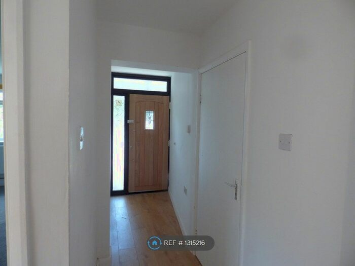 4 Bedroom Detached House To Rent In Alfred Road, Feltham, TW13