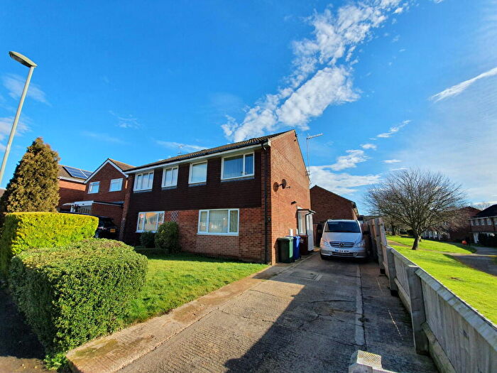 3 Bedroom Semi Detached House To Rent In Sussex Drive, Banbury, OX16