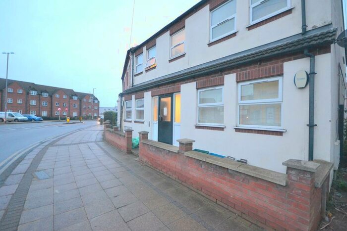 2 Bedroom Flat To Rent In Towcester Road, Northampton, NN4