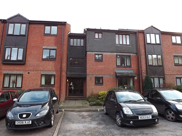 1 Bedroom Flat For Sale In Kinnerton Court, Exeter, EX4